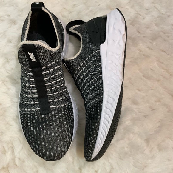 Nike Black and White Knit Sneakers Size US 6 Woman - Picture 2 of 4